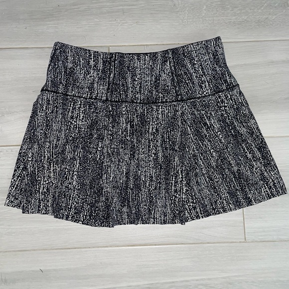 Lululemon athletica skirt w/ built in shorts - Picture 2 of 5